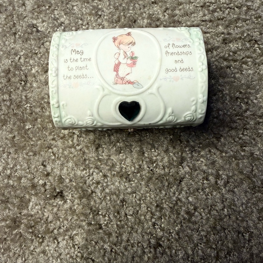 1995 precious moments May Trinket/ Treasure Box~ Keepsake Box